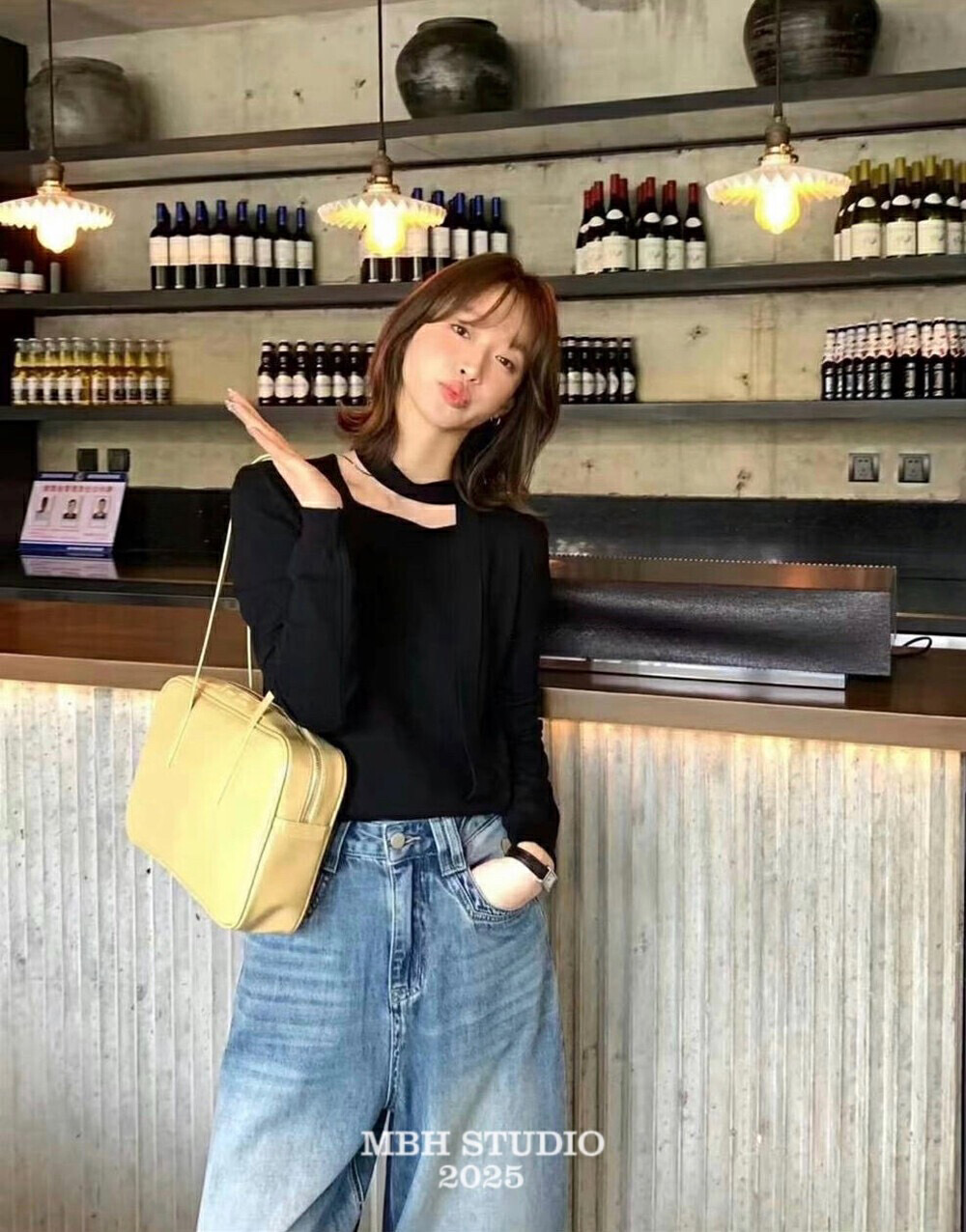 MBH Korean Style Top Grain Leather Boston Bowling Large Capacity Commuter Shoulder Bag - Image 4