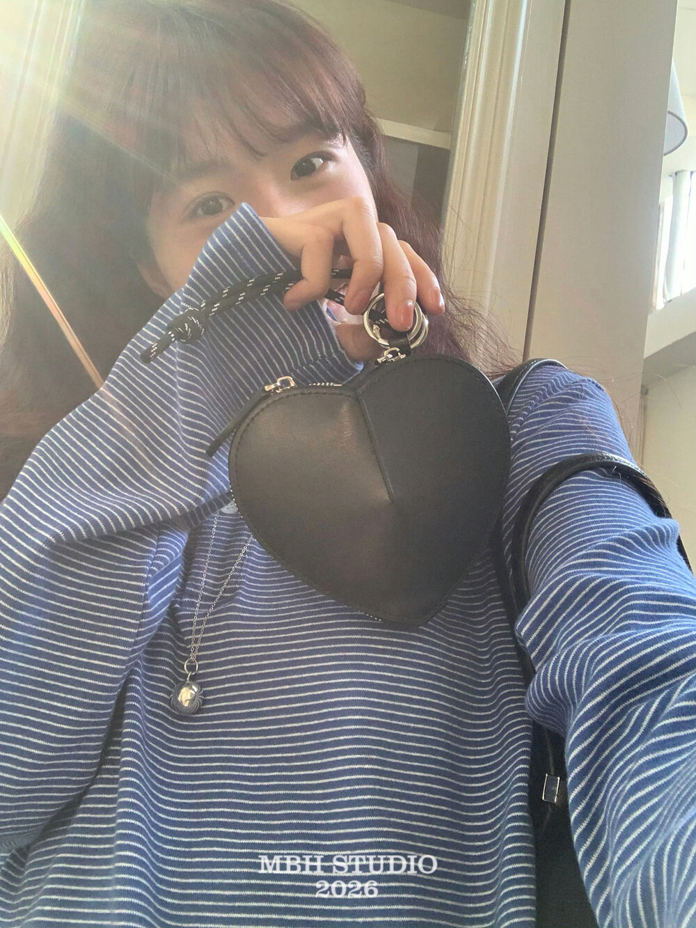 mbh-heart-charm-bow-neck-strap-coin-purse-key-pouch-2